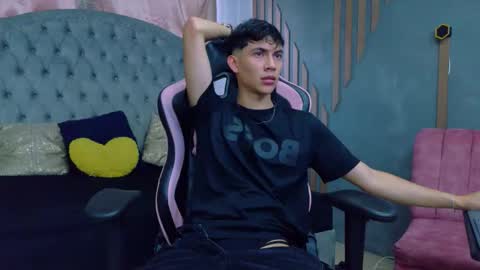 Snapshot of arontawers chatting on 02-25-26, 09:24 Arontawers online show from 02-25-26, 09:24