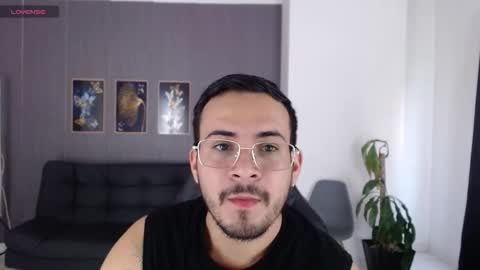 Snapshot of arontrey21_ chatting on 09-13-25, 07:24 Adrian online show from 09-13-25, 07:24