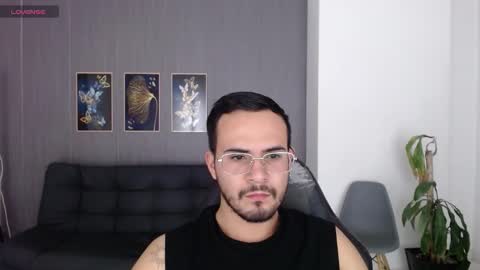 Snapshot of arontrey21_ chatting on 09-14-25, 07:13 Adrian online show from 09-14-25, 07:13