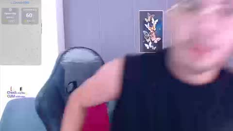 Snapshot of arontrey21_ chatting on 09-16-25, 08:43 Adrian online show from 09-16-25, 08:43