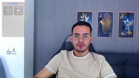 Snapshot of arontrey21_ chatting on 09-21-25, 07:37 Adrian online show from 09-21-25, 07:37