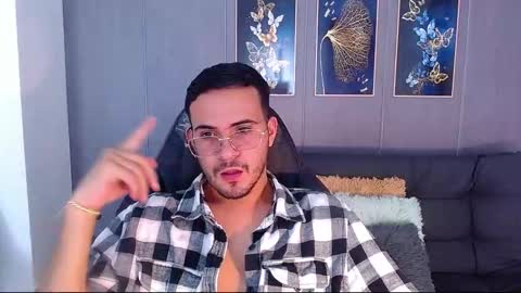 Snapshot of arontrey21_ chatting on 09-23-25, 07:50 Adrian online show from 09-23-25, 07:50