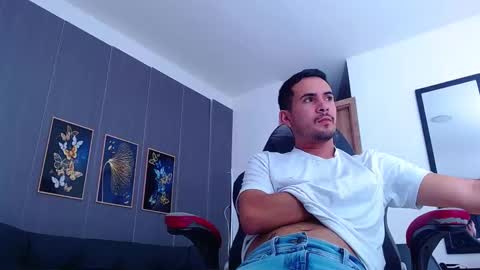 Snapshot of arontrey21_ chatting on 09-29-25, 08:57 Adrian online show from 09-29-25, 08:57