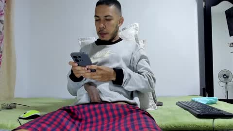 Snapshot of aronxx_ chatting on 12-04-24, 10:46 BLACK FRIDAY 55 OFF ON MY ONLYFANS. online show from 12-04-24, 10:46