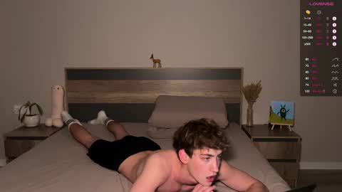 Snapshot of aronyou_win chatting on 11-14-25, 03:33 Aron and Phil solo online show from 11-14-25, 03:33