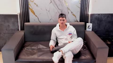 Aroon   online show from 05-15-26, 03:57