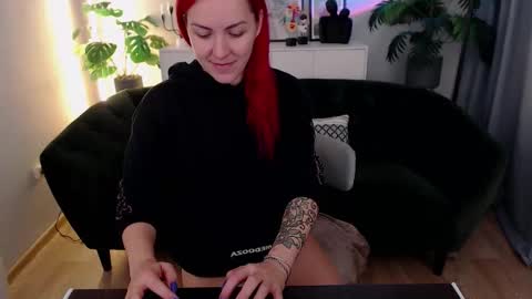 arri_ella online show from 11-24-25, 12:43