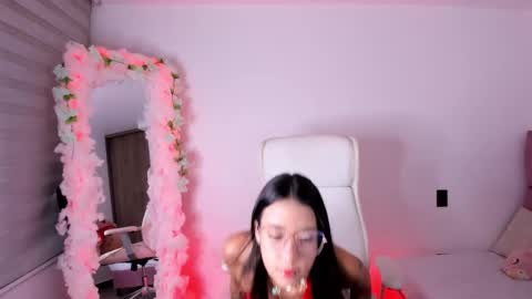 Snapshot of artbelia chatting on 02-02-25, 01:55 Lia Rose online show from 02-02-25, 01:55