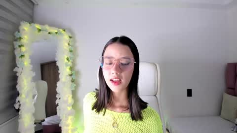 Snapshot of artbelia chatting on 02-16-25, 01:58 Lia Rose online show from 02-16-25, 01:58