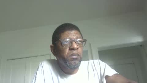 Snapshot of arteblazze chatting on 06-09-26, 02:06 Arteblazze not daddy boy bitch or nigga online show from 06-09-26, 02:06