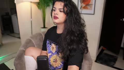 Snapshot of artechloe chatting on 01-12-25, 01:21 Chloe online show from 01-12-25, 01:21