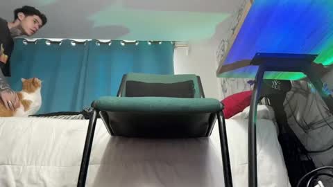   online show from 01-04-25, 01:53