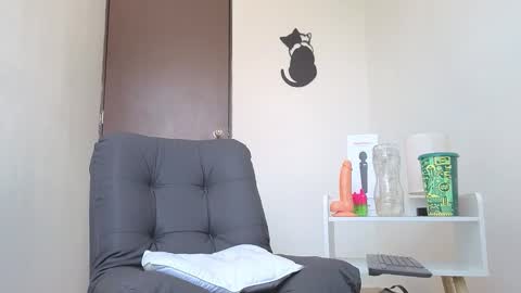   online show from 10-24-25, 02:35