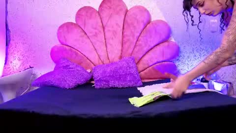 Snapshot of artemisa_bow chatting on 07-10-26, 11:35 Artemisa online show from 07-10-26, 11:35