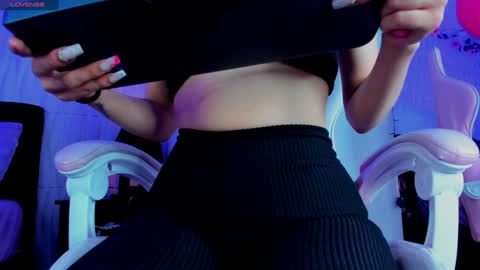 Snapshot of artemisa_leon chatting on 01-17-25, 02:50 artemisa_leon online show from 01-17-25, 02:50