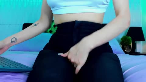 Snapshot of artemisa_leon chatting on 01-24-25, 04:48 artemisa_leon online show from 01-24-25, 04:48