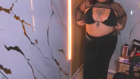 Snapshot of arthemisa_tayy chatting on 05-24-26, 12:15 Arthemisa online show from 05-24-26, 12:15