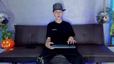 arthurcox_ online show from 10-28-25, 05:37