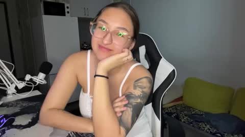 Snapshot of arthurmomaya chatting on 02-20-26, 03:23 Mia online show from 02-20-26, 03:23