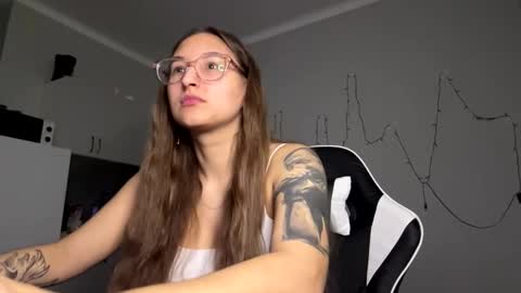 Snapshot of arthurmomaya chatting on 03-18-26, 03:59 Mia online show from 03-18-26, 03:59