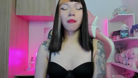 Snapshot of artic_love chatting on 11-15-25, 04:10 Lenna online show from 11-15-25, 04:10