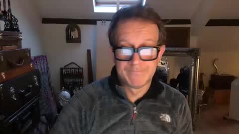 artisterotic online show from 11-19-25, 08:36