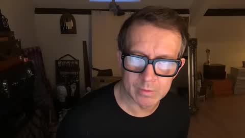 artisterotic online show from 12-22-25, 08:55