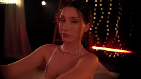 Snapshot of artmarlene chatting on 12-19-25, 02:07 Marlene online show from 12-19-25, 02:07