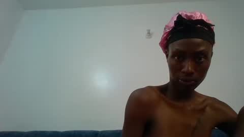 Snapshot of artmilk chatting on 02-18-26, 01:40 artmilk online show from 02-18-26, 01:40