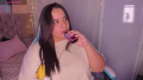 Snapshot of artmisa0519 chatting on 10-22-25, 05:41 artmisa0519 online show from 10-22-25, 05:41