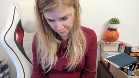 Snapshot of artsyandcraftsy_ chatting on 02-17-25, 01:32 MIA online show from 02-17-25, 01:32