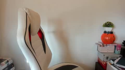 Snapshot of artsyandcraftsy_ chatting on 02-23-25, 12:48 MIA online show from 02-23-25, 12:48