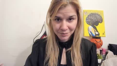 Snapshot of artsyandcraftsy_ chatting on 03-04-25, 05:45 MIA online show from 03-04-25, 05:45