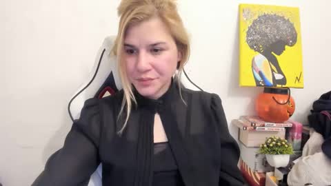 Snapshot of artsyandcraftsy_ chatting on 03-04-25, 10:05 MIA online show from 03-04-25, 10:05