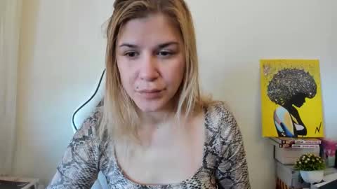 Snapshot of artsyandcraftsy_ chatting on 03-08-25, 11:48 MIA online show from 03-08-25, 11:48