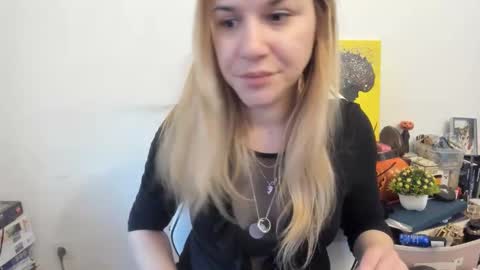Snapshot of artsyandcraftsy_ chatting on 03-10-25, 10:59 MIA online show from 03-10-25, 10:59