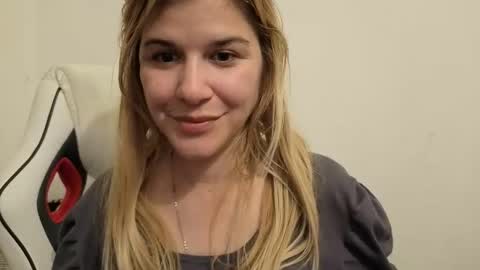 Snapshot of artsyandcraftsy_ chatting on 09-25-25, 10:24 MIA online show from 09-25-25, 10:24