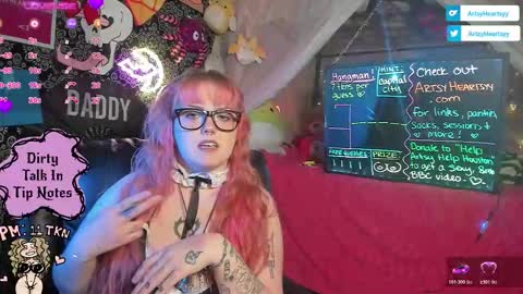 Snapshot of artsyheartsyy chatting on 11-22-25, 01:48 ArtsyHeartsyy online show from 11-22-25, 01:48