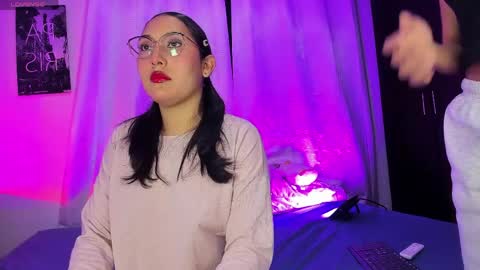 Ariana and Kelsieh online show from 04-08-26, 01:05