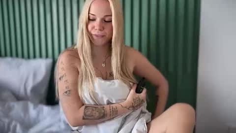 Arya brunett and Cassie blond online show from 03-20-26, 07:35