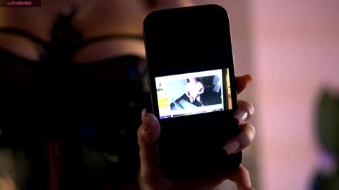 Snapshot of aryadeluna chatting on 02-07-25, 02:19 Lunaa online show from 02-07-25, 02:19