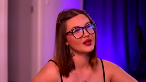 Lunaa  online show from 10-27-25, 07:29