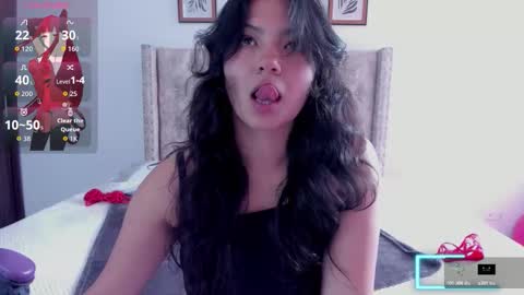 Snapshot of asaray_t chatting on 10-28-25, 06:54 Saray online show from 10-28-25, 06:54