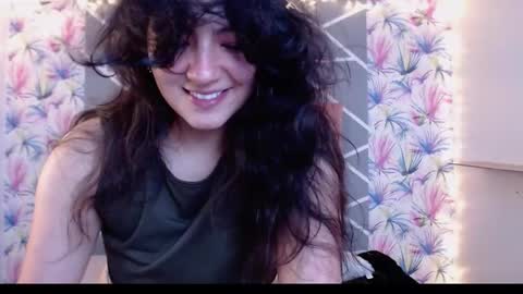 Snapshot of asaray_t chatting on 11-08-25, 01:17 Saray online show from 11-08-25, 01:17