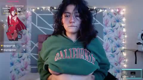Snapshot of asaray_t chatting on 11-12-25, 07:46 Saray online show from 11-12-25, 07:46