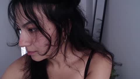 Snapshot of asaray_t chatting on 02-27-26, 08:42 Saray online show from 02-27-26, 08:42