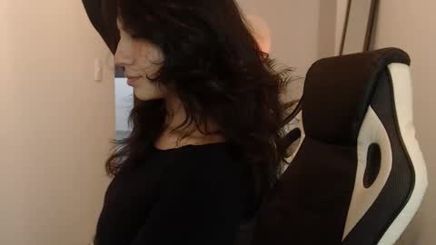 Snapshot of asaray_t chatting on 03-26-26, 12:50 Saray online show from 03-26-26, 12:50