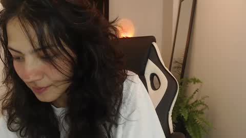 Snapshot of asaray_t chatting on 03-27-26, 01:55 Saray online show from 03-27-26, 01:55