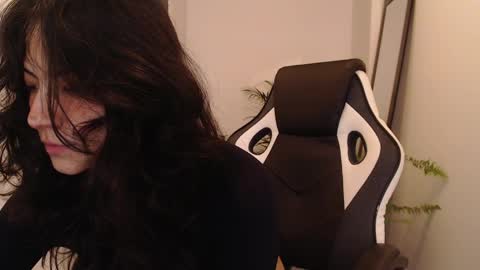 Snapshot of asaray_t chatting on 03-31-26, 12:38 Saray online show from 03-31-26, 12:38