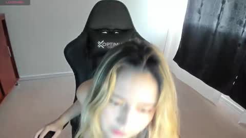 Snapshot of ash_smith1 chatting on 10-15-25, 09:37 ash_smith1 online show from 10-15-25, 09:37